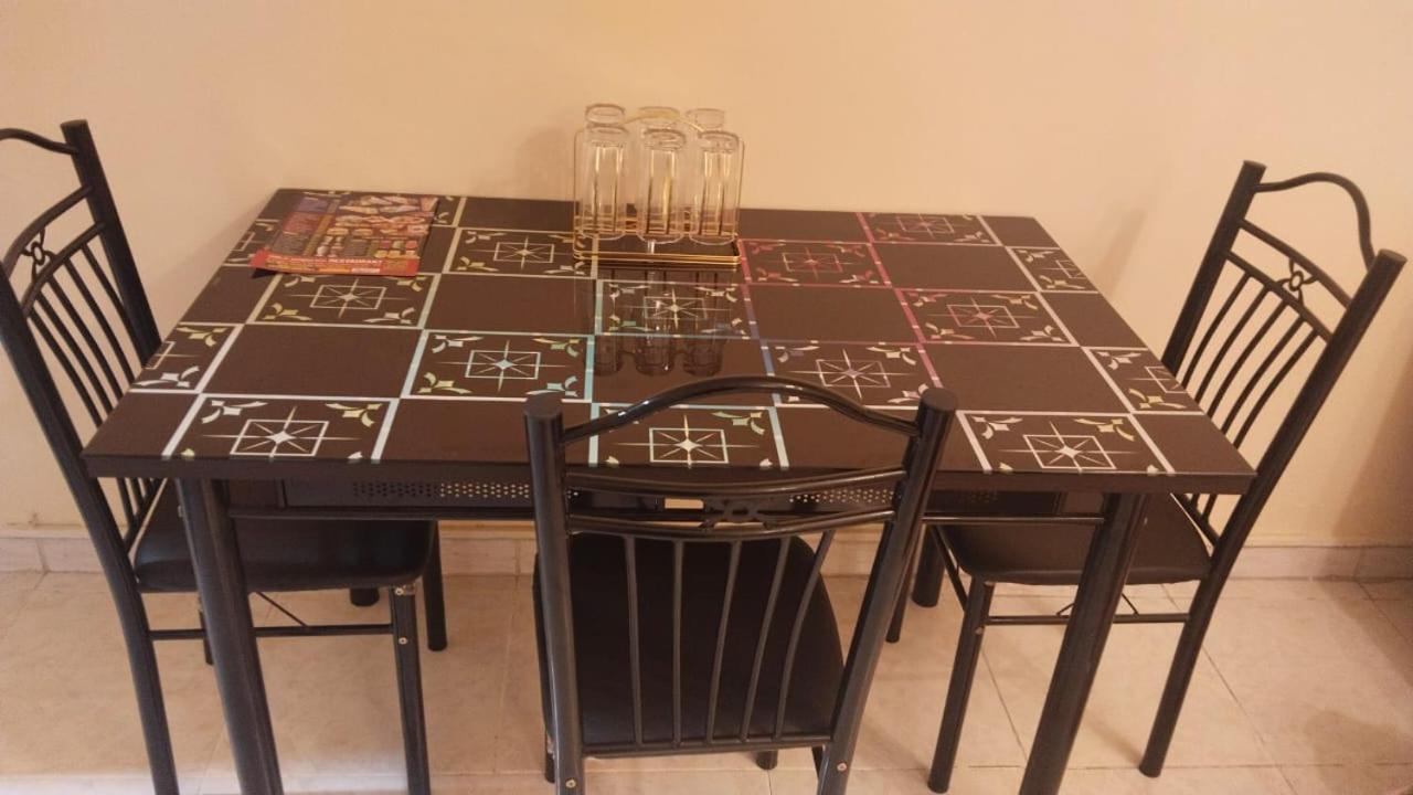 Holiday Home 2 Bedrooms Apartment For Family Only 샤르자 외부 사진